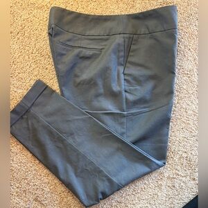 Worthington Straight Slim Leg Slim Fit Pants 16 NEW 
Charcoal Gray